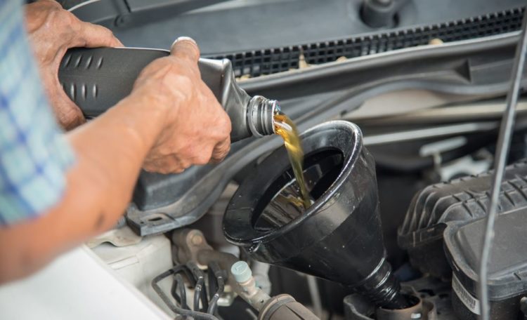 Zu viel Öl im Motorraum: Lösung, Hilfe